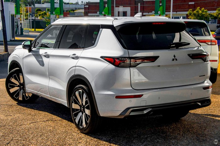 2026 Mitsubishi Outlander Exceed