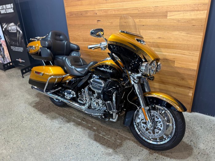 2015 Harley-Davidson CVO Limited 110 (FLHTKSE)