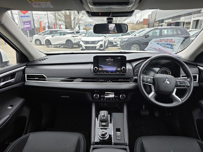 2023 Mitsubishi Outlander ES