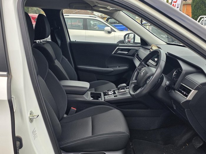 2023 Mitsubishi Outlander ES