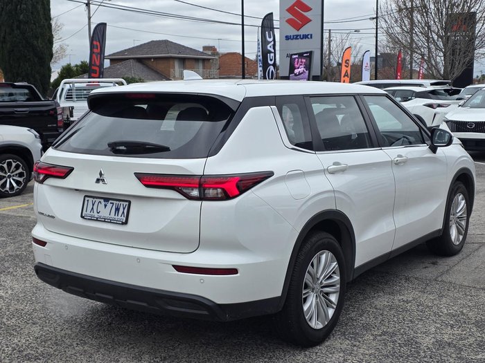 2023 Mitsubishi Outlander ES