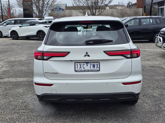 2023 Mitsubishi Outlander ES