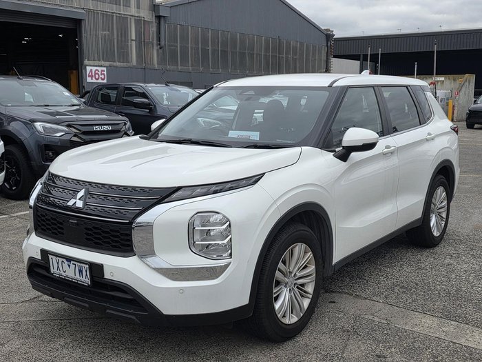 2023 Mitsubishi Outlander ES