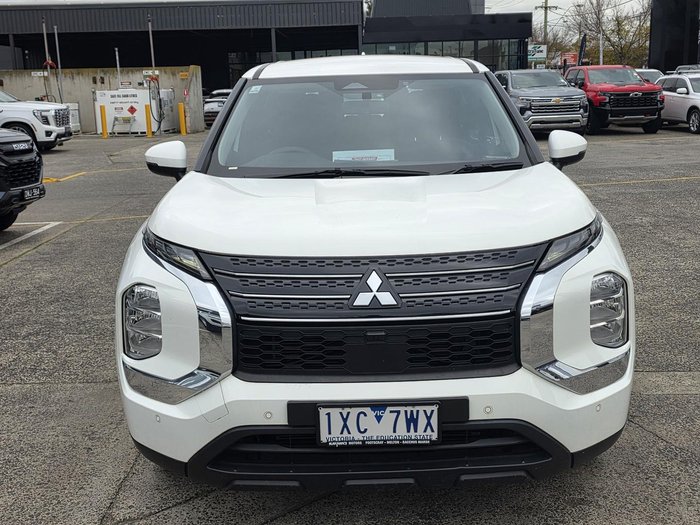 2023 Mitsubishi Outlander ES