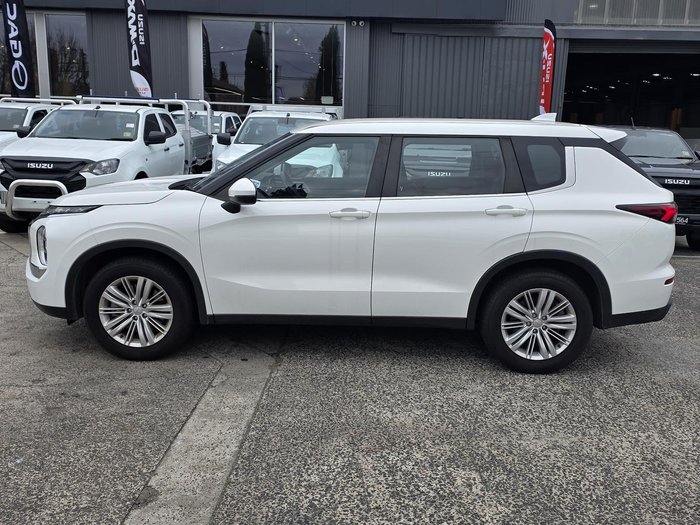 2023 Mitsubishi Outlander ES