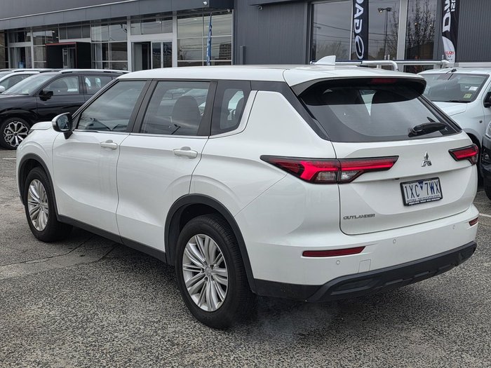 2023 Mitsubishi Outlander ES