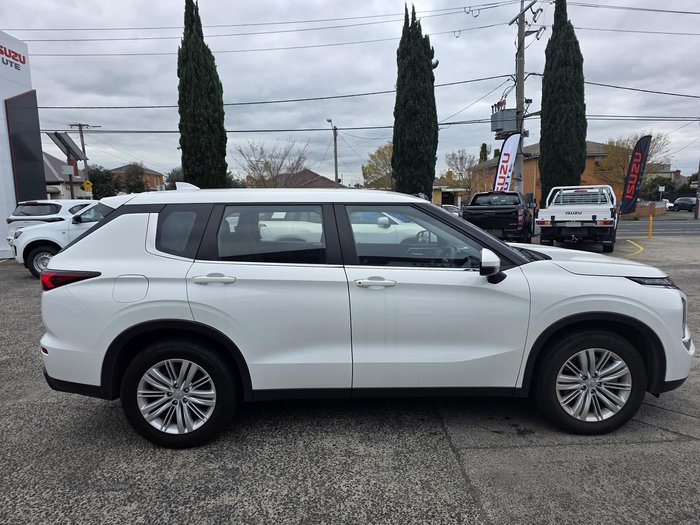 2023 Mitsubishi Outlander ES