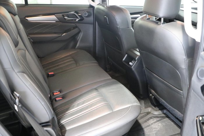2022 Isuzu MU-X LS-T