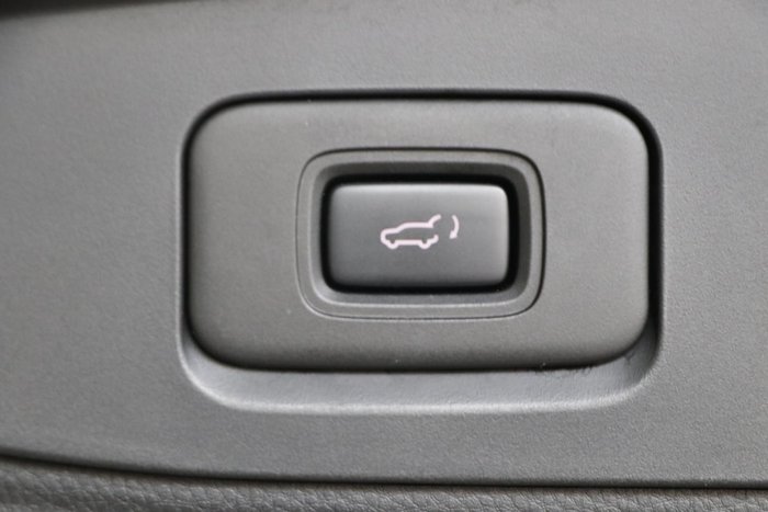 2022 Isuzu MU-X LS-T