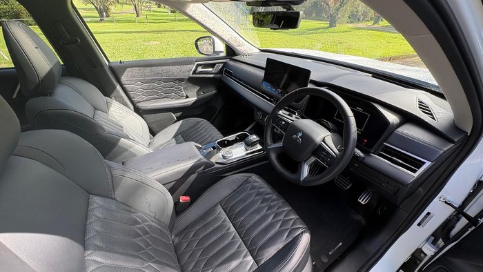 2025 Mitsubishi Outlander Exceed