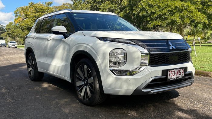 2025 Mitsubishi Outlander Exceed