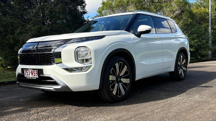 2025 Mitsubishi Outlander Exceed