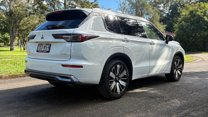 2025 Mitsubishi Outlander Exceed