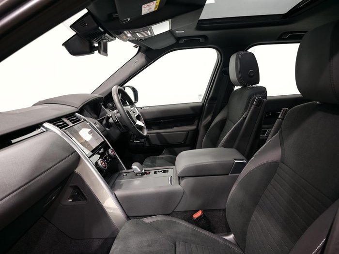 2025 Land Rover Discovery D350 S