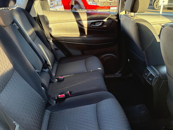 2022 Nissan X-TRAIL ST