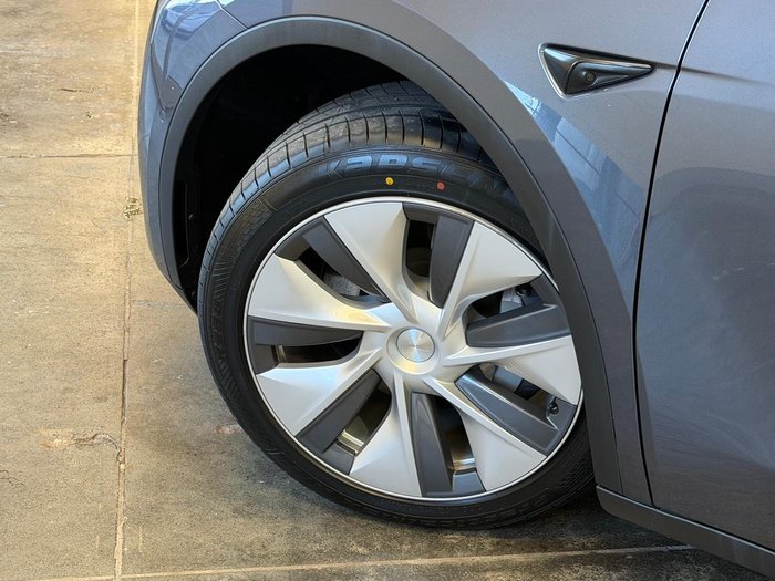 2023 Tesla Model Y Rear-Wheel Drive