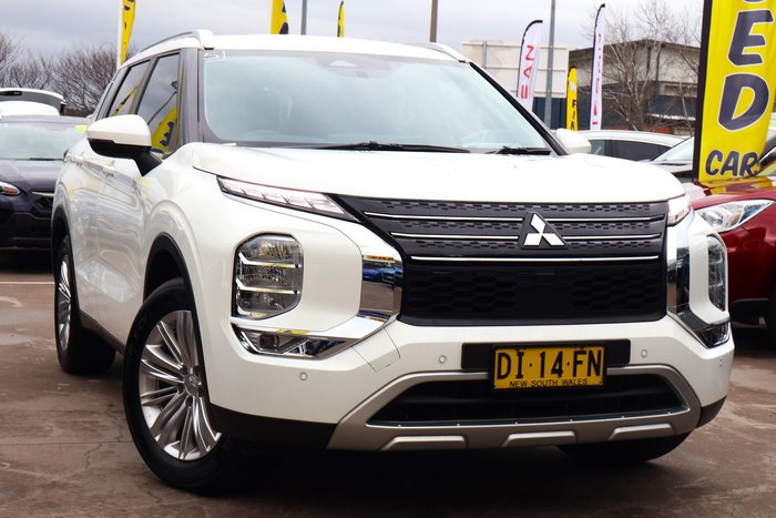 2023 Mitsubishi Outlander LS