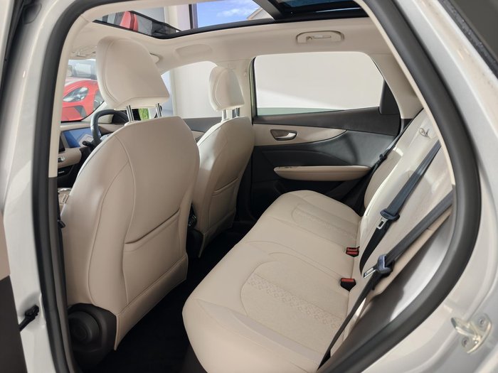 2025 MG MGS5 EV Essence 49