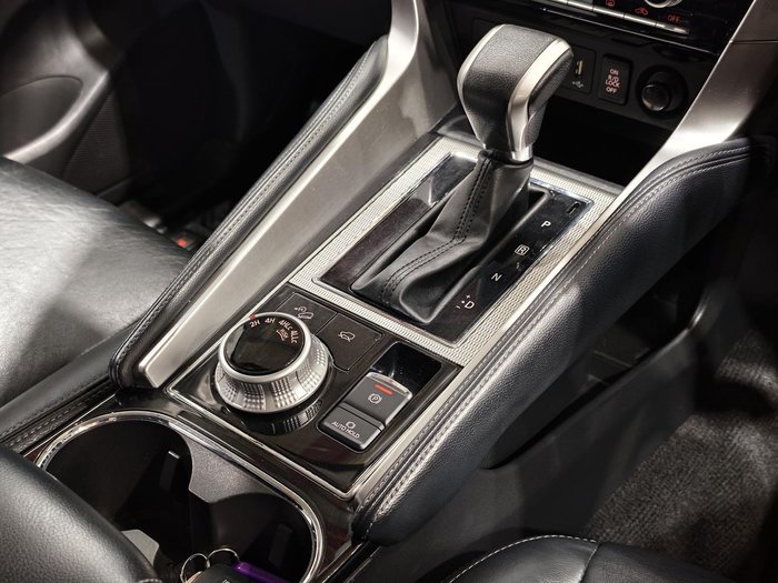 2020 Mitsubishi Pajero Sport GLS