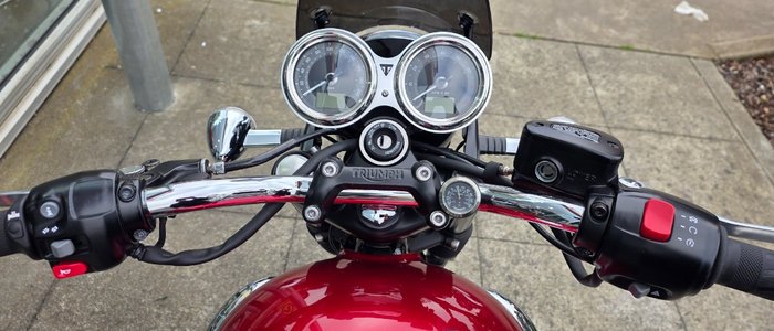 2019 Triumph BONNEVILLE T100 BLACK RED