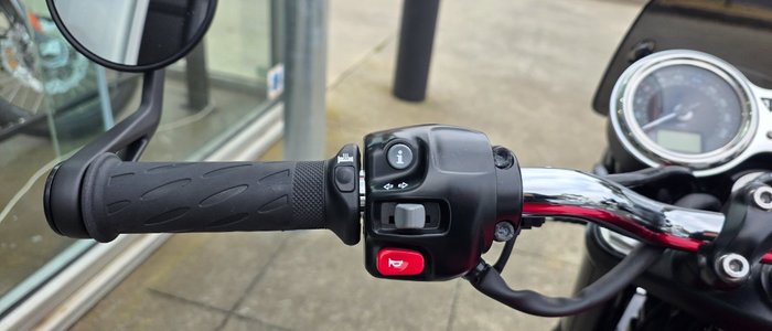 2019 Triumph BONNEVILLE T100 BLACK RED