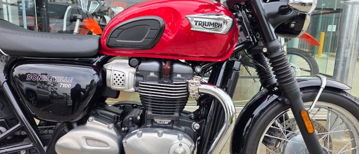 2019 Triumph BONNEVILLE T100 BLACK RED