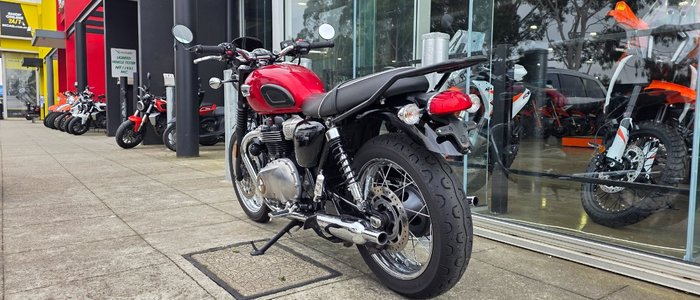 2019 Triumph BONNEVILLE T100 BLACK RED