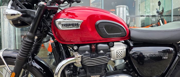 2019 Triumph BONNEVILLE T100 BLACK RED