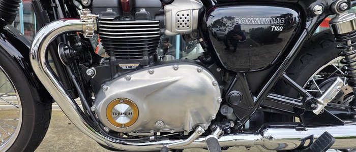 2019 Triumph BONNEVILLE T100 BLACK RED