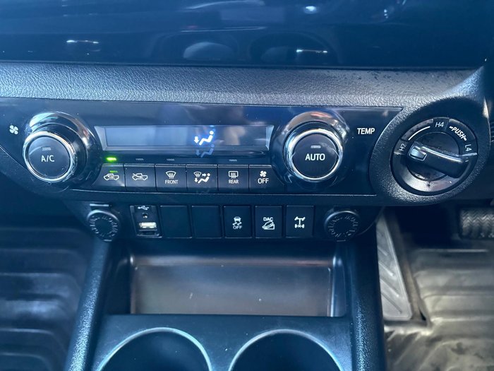 2015 Toyota Hilux SR5