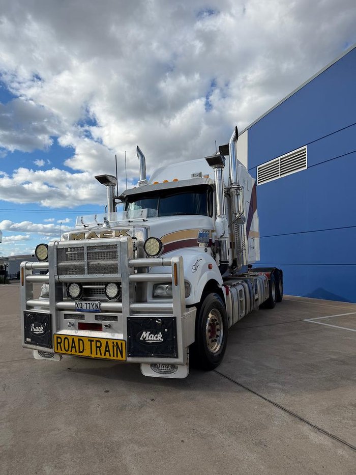 2013 Mack Titan