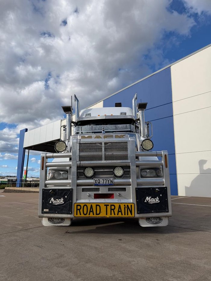 2013 Mack Titan