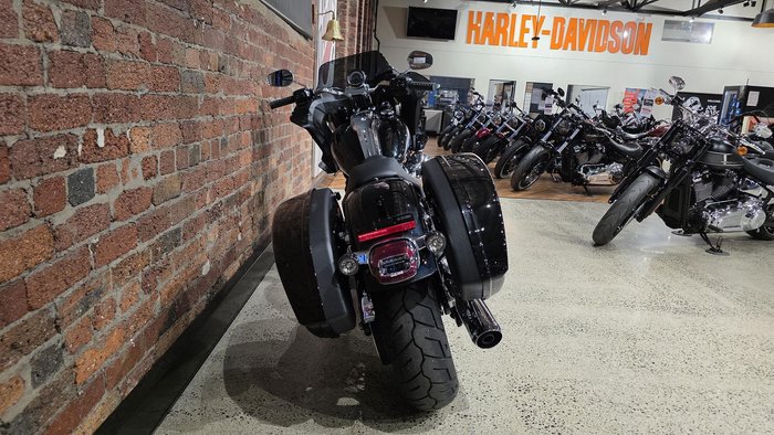 Harley-Davidson Low Rider ST 117 (FXLRST) Softail