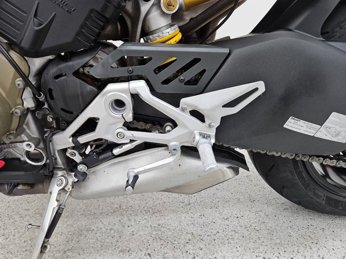 2022 DUCATI STREETFIGHTER V4 Red