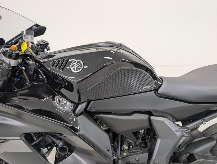 2025 YAMAHA YZF-R7LA Black