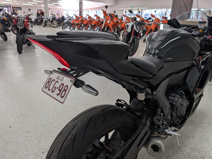 2025 YAMAHA YZF-R7LA Black