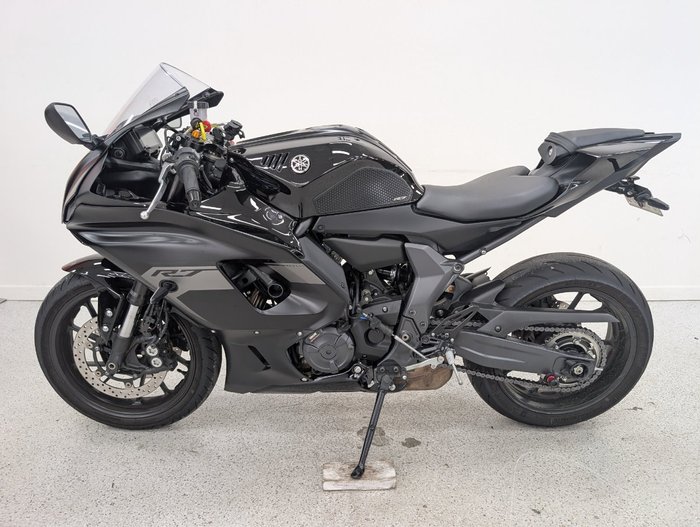 2025 YAMAHA YZF-R7LA Black