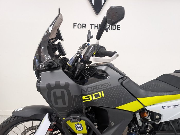 2022 HUSQVARNA NORDEN 901 Black