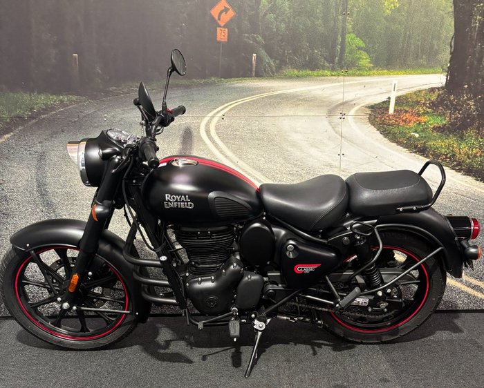 2024 Royal Enfield CLASSIC 350 DARK Black
