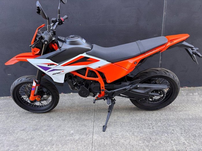 2025 KTM 390 SMC R SMC Orange