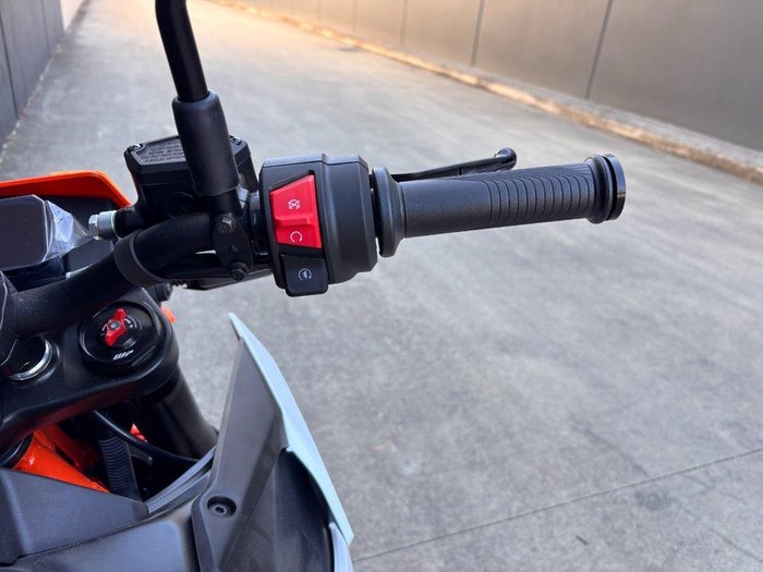 2025 KTM 390 SMC R SMC Orange