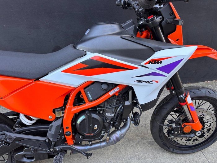 2025 KTM 390 SMC R SMC Orange