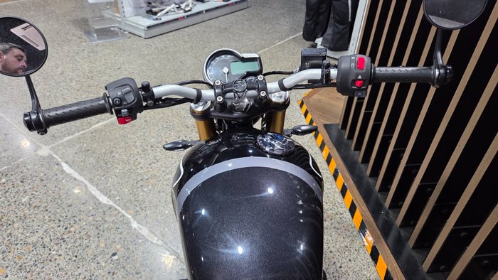 2025 Triumph SPEED 400 Black