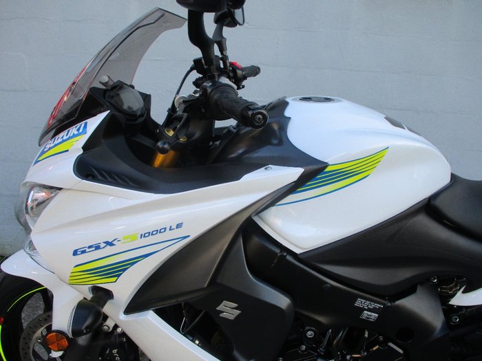 2017 Suzuki GSX-S1000F WHITE