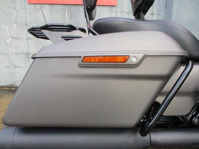 2018 HARLEY-DAVIDSON FLHX STREET GLIDE GREY