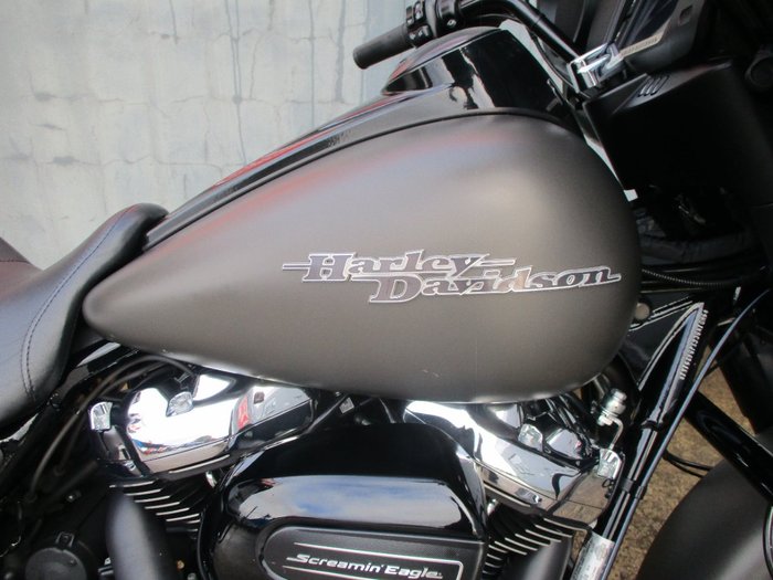 2018 HARLEY-DAVIDSON FLHX STREET GLIDE GREY