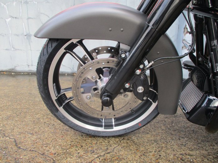 2018 HARLEY-DAVIDSON FLHX STREET GLIDE GREY
