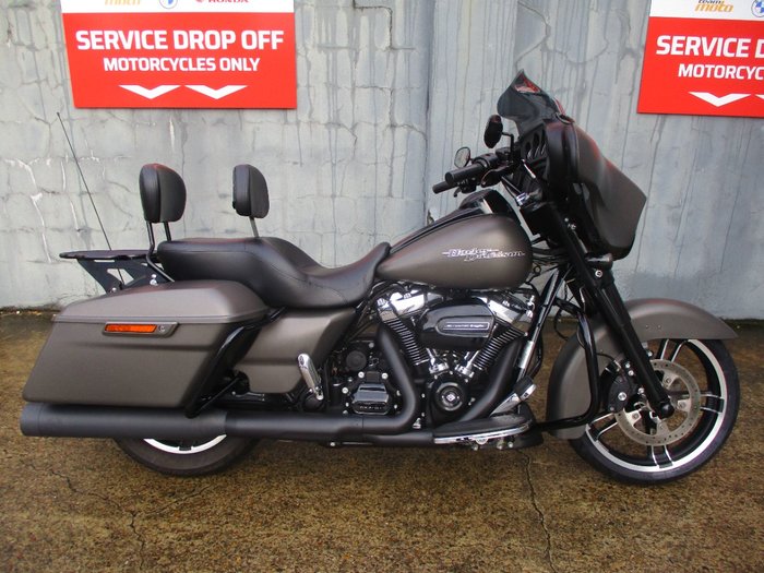 2018 HARLEY-DAVIDSON FLHX STREET GLIDE GREY