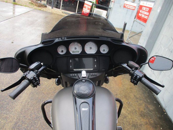 2018 HARLEY-DAVIDSON FLHX STREET GLIDE GREY