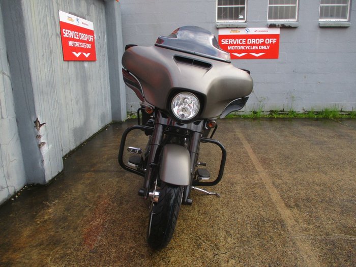 2018 HARLEY-DAVIDSON FLHX STREET GLIDE GREY